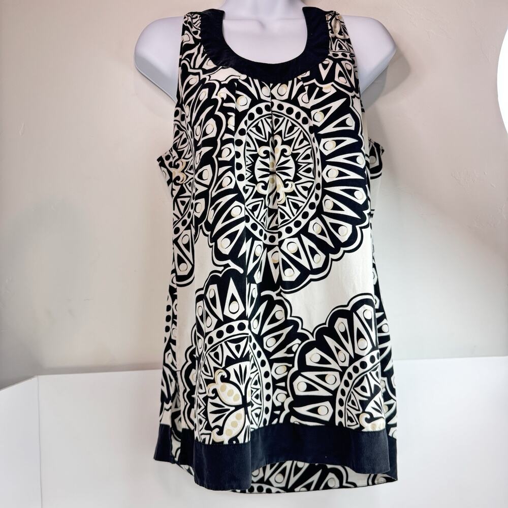 WHITE HOUSE BLACK MARKET silk top size M Horseshoe Neckline Classy Bold Print